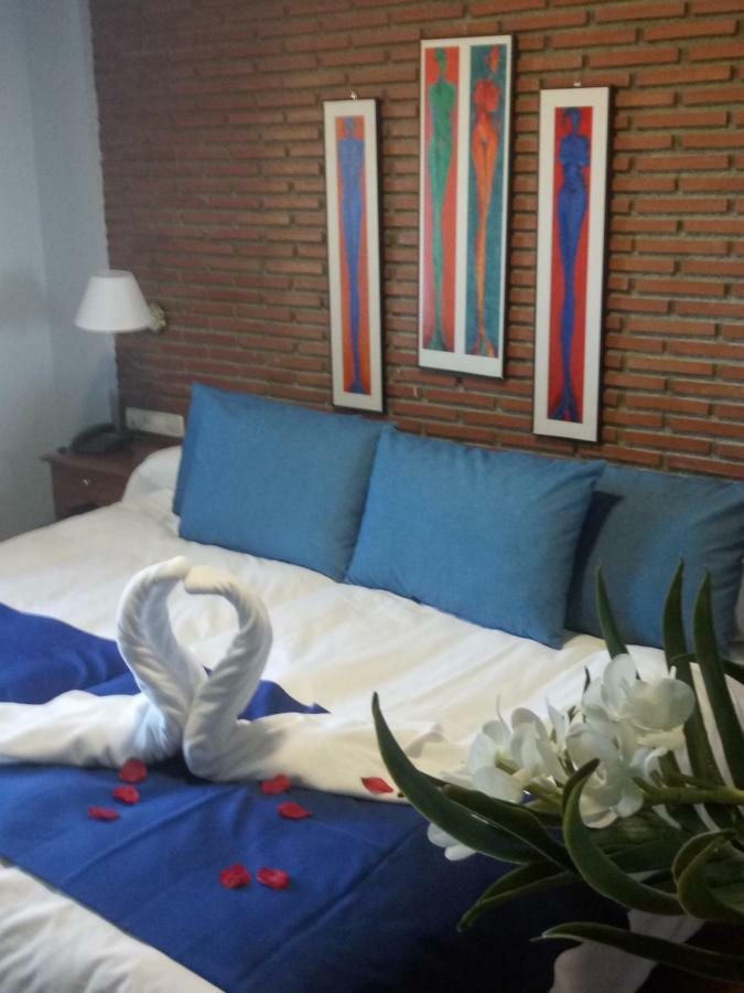 Hotel El Guerra เกวคาร์-เซียร์รา ภายนอก รูปภาพ